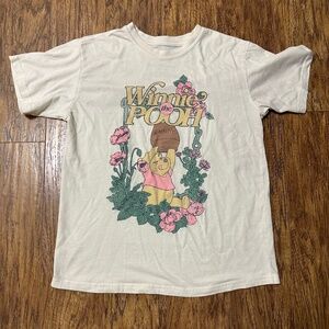 Disney Winnie the Pooh Ivory T-Shirt Size Medium